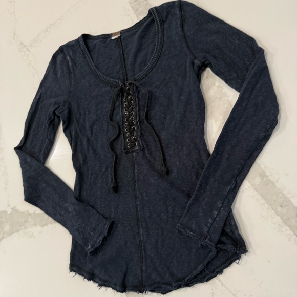 We The Free Lace Up Long Sleeve Distressed Layering Shirt Womens Small Navy Blue - Picture 2 of 7